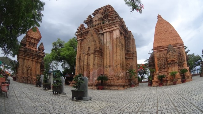 Чамские башни По Нагар, Нячанг, Вьетнам