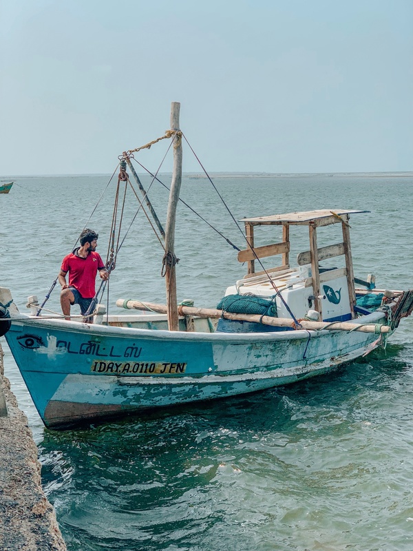 Рыбацкая лодка, Шри Ланка