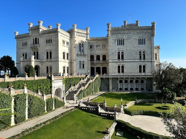 Замок Мирамаре. Триест, Италия